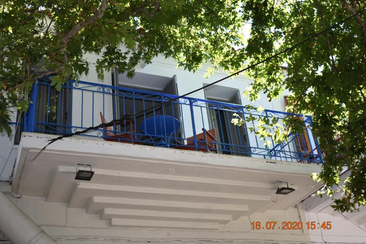 The Central House! Raches  Экстерьер фото